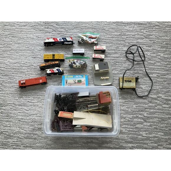Vintage mixed toy train lot railroad Railway collectibles Parts Only - Picture 1 of 6